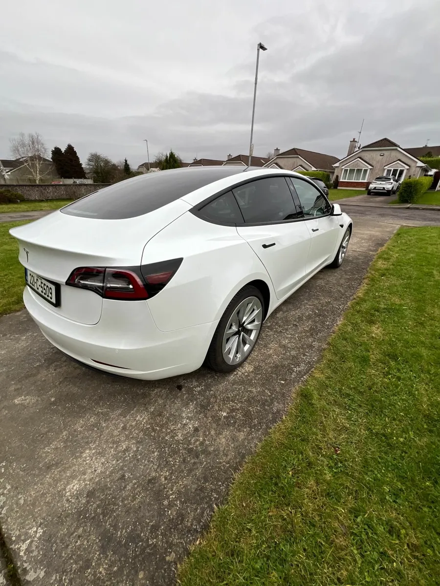 Tesla Model 3 2022 - Image 4