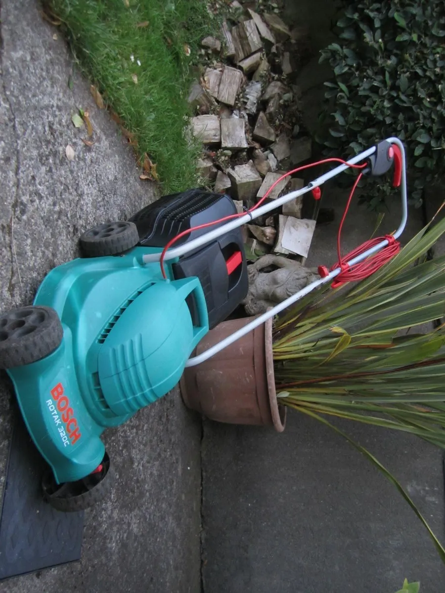 Bosch Rotak Electric Mower. - Image 3