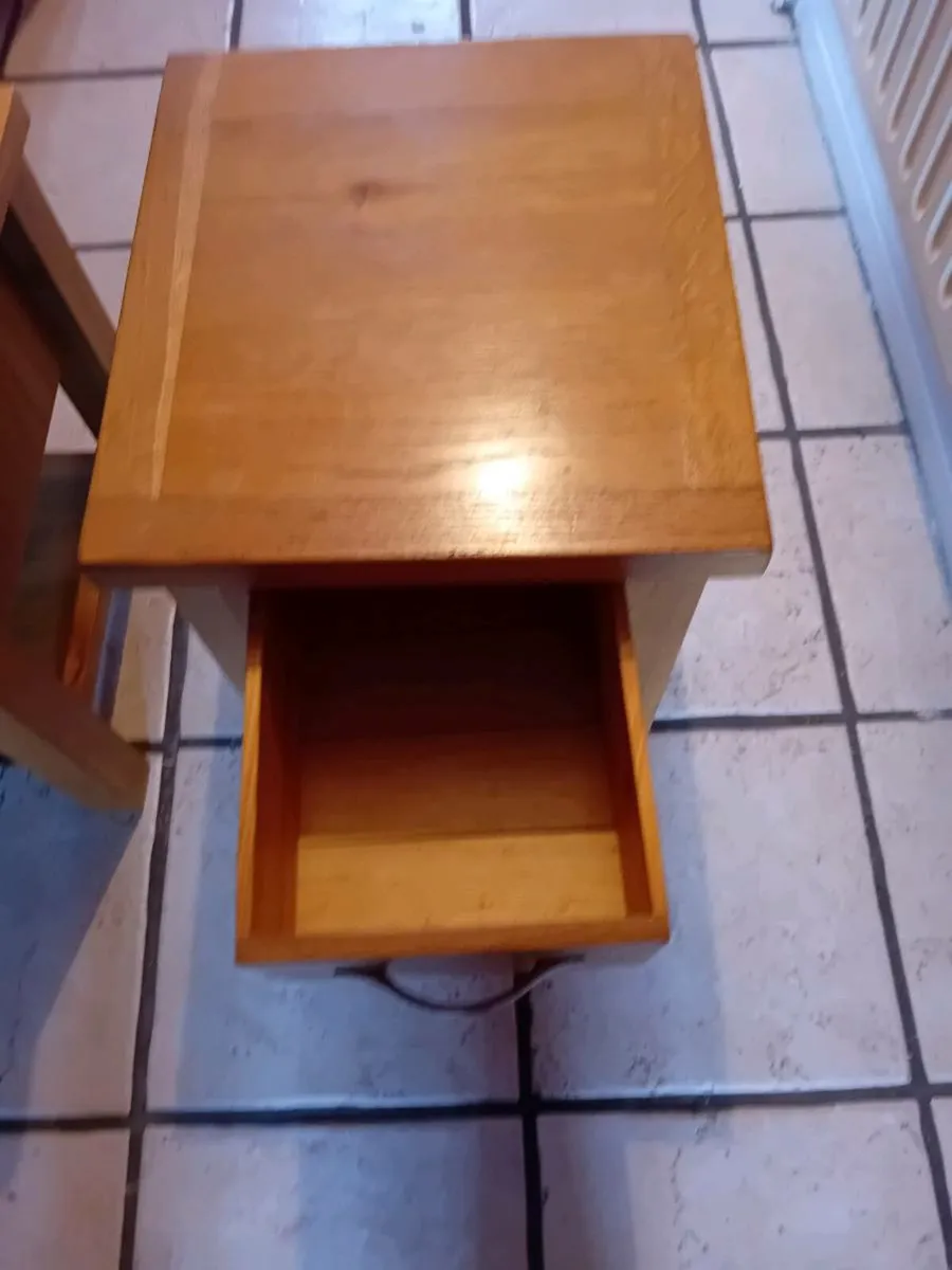 2 lamp tables solid oak 40 cash only - Image 3
