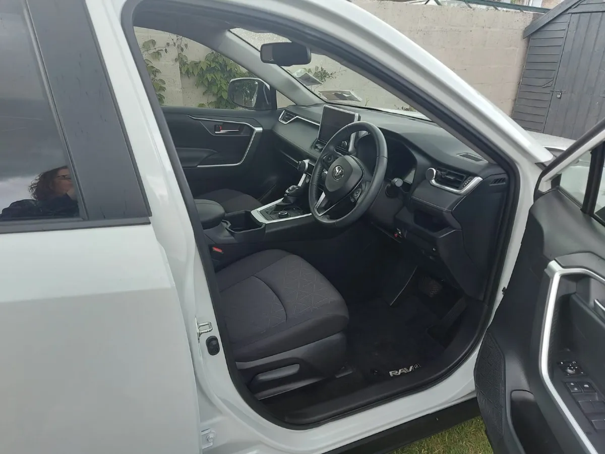 Toyota RAV4 2023 - Image 2