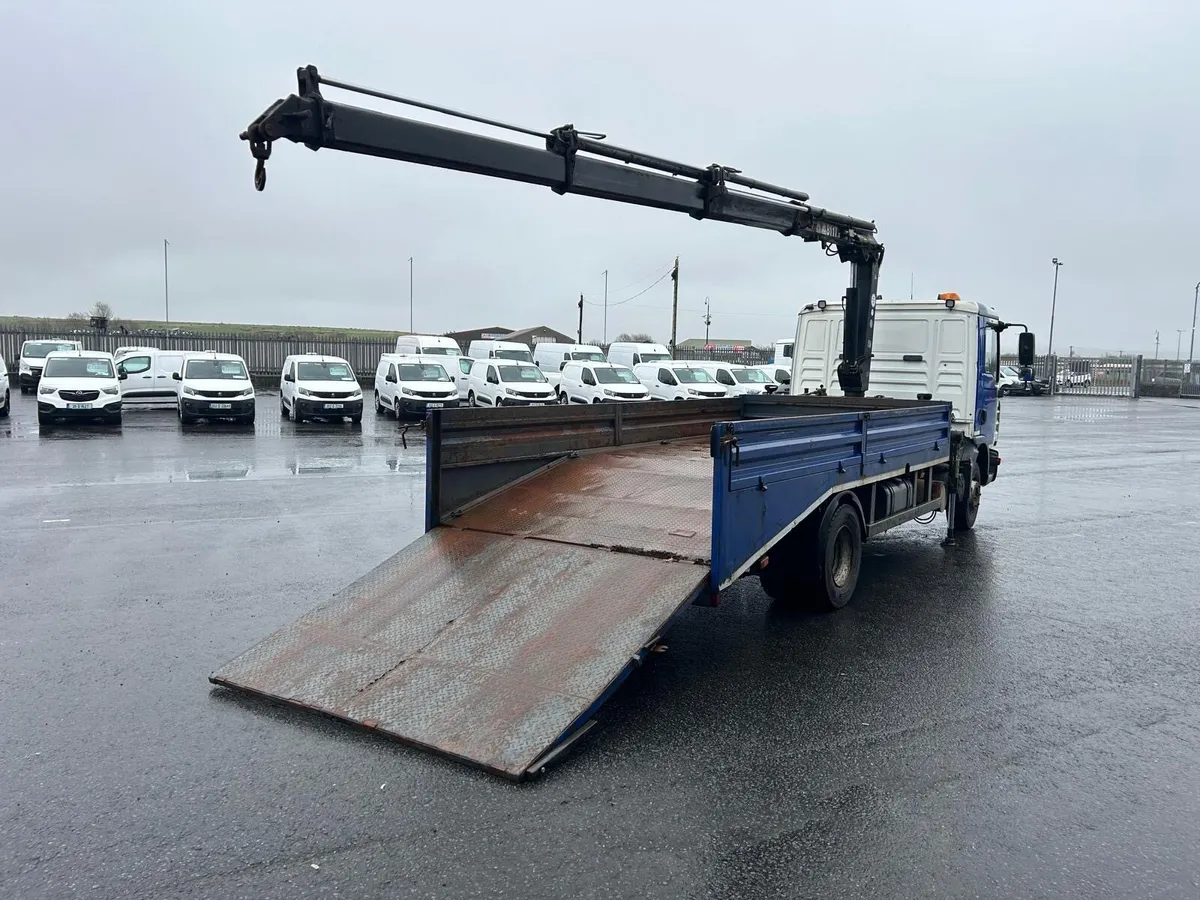 06  12 ton  man truck - Image 4