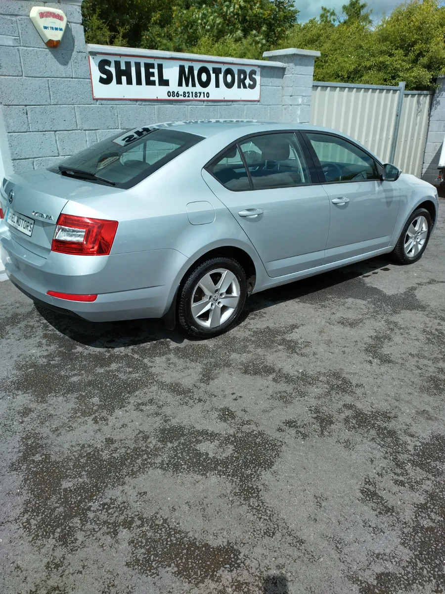 SKODA OCTAVIA 2016  2.0 TDI H BACK MANUAL - Image 2
