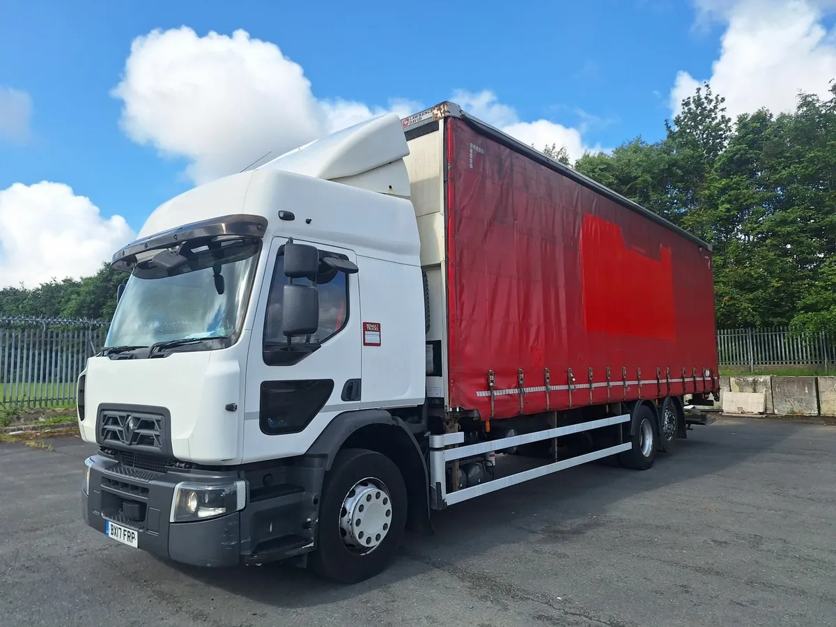2017 Renault Trucks D26 6x2 Rigid Curtainside Euro - Image 3