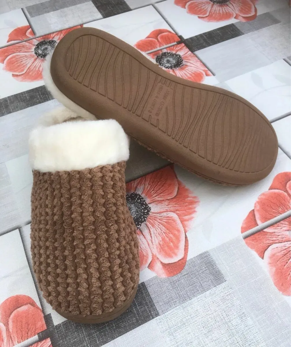 NEW Ladies Slippers, Size Medium 5-6, Fur lined - Image 1