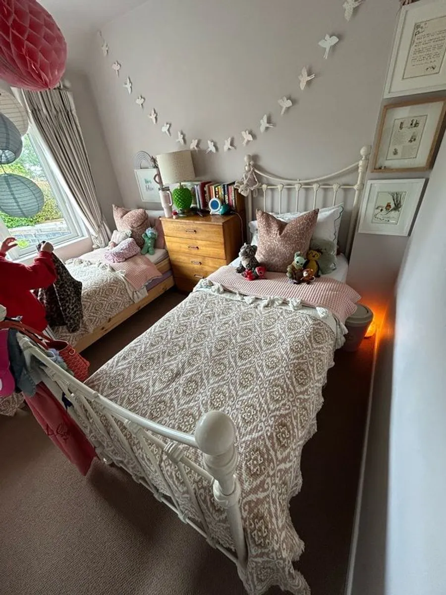 Laura Ashley Cast Iron Single Bed - Image 3