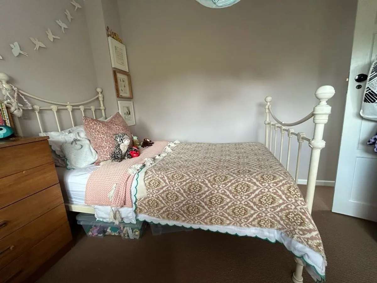 Laura Ashley Cast Iron Single Bed - Image 4