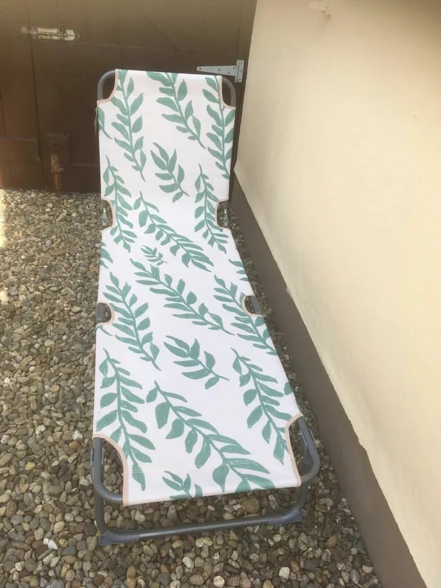 BRAND NEW Sun Lounger Folding Garden Chair - Image 1