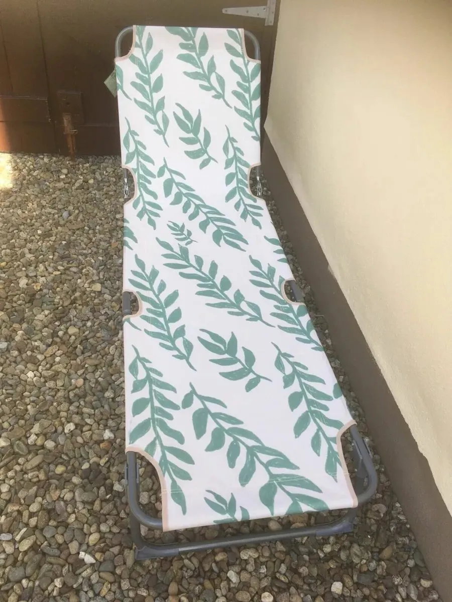 BRAND NEW Sun Lounger Folding Garden Chair - Image 4