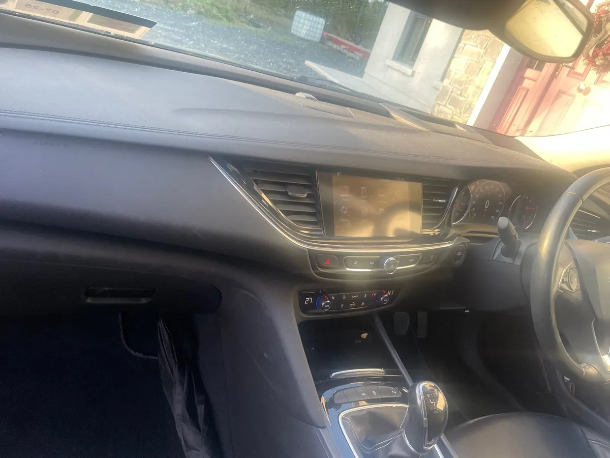 Opel Insignia  Sports Tourer Elite 2018 - Image 2