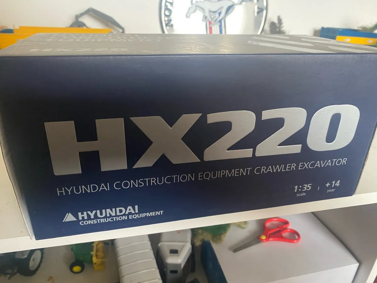 Hyundai HX 220 excavator 1:35 scale - Image 2