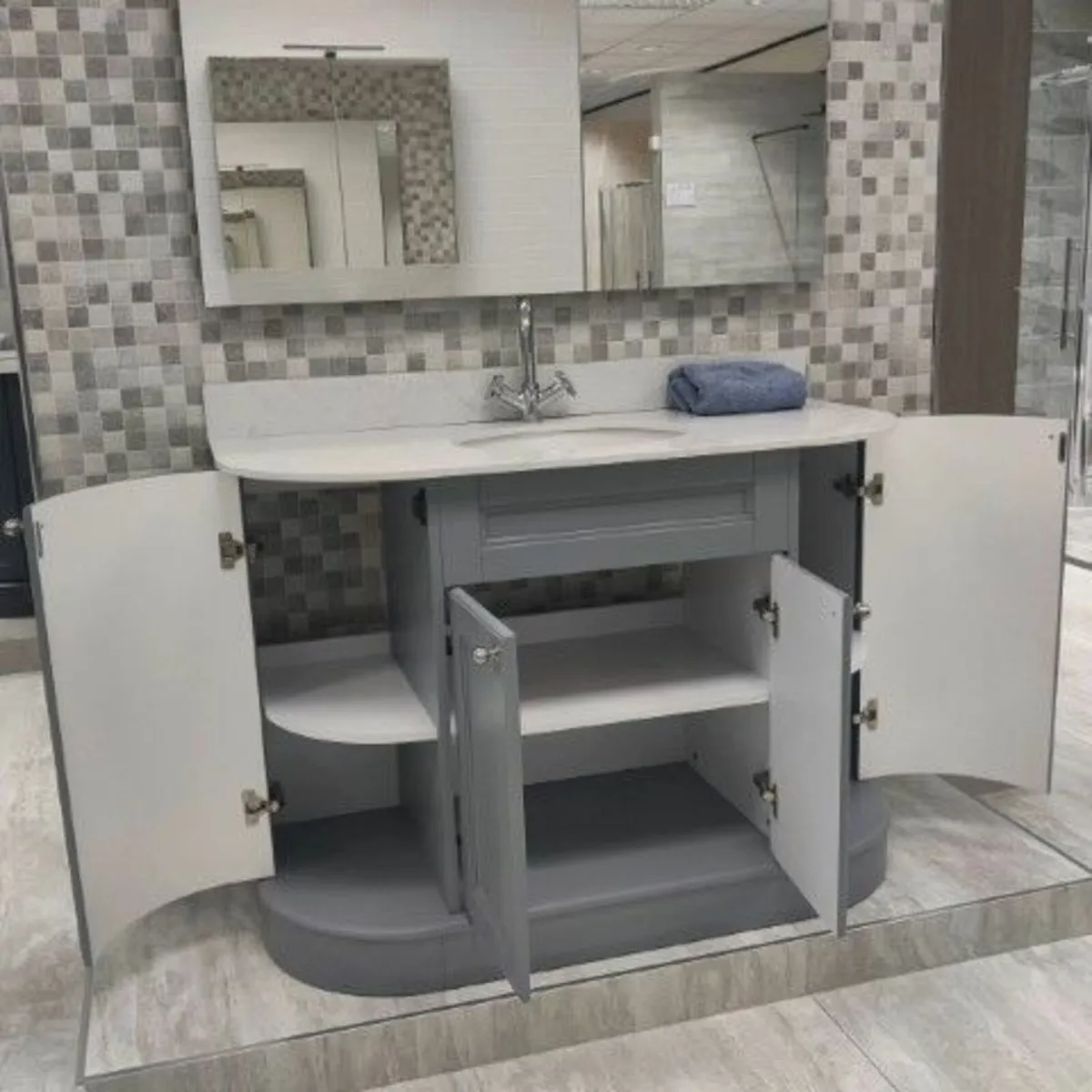 Online Auction Of Bathroom And Accessories!! - Image 1