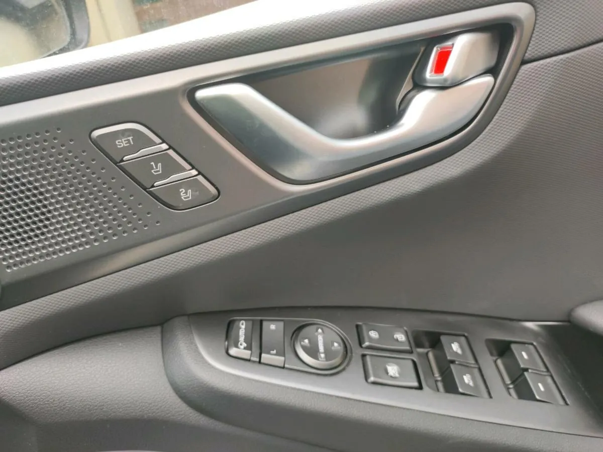 Spotless 222 LOW Km HYUNDAI IONIC 38kw Leather - Image 3