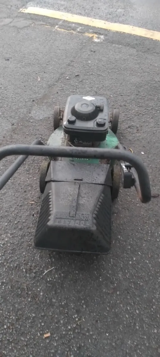 Push lawnmower running very well price too sell - Image 3