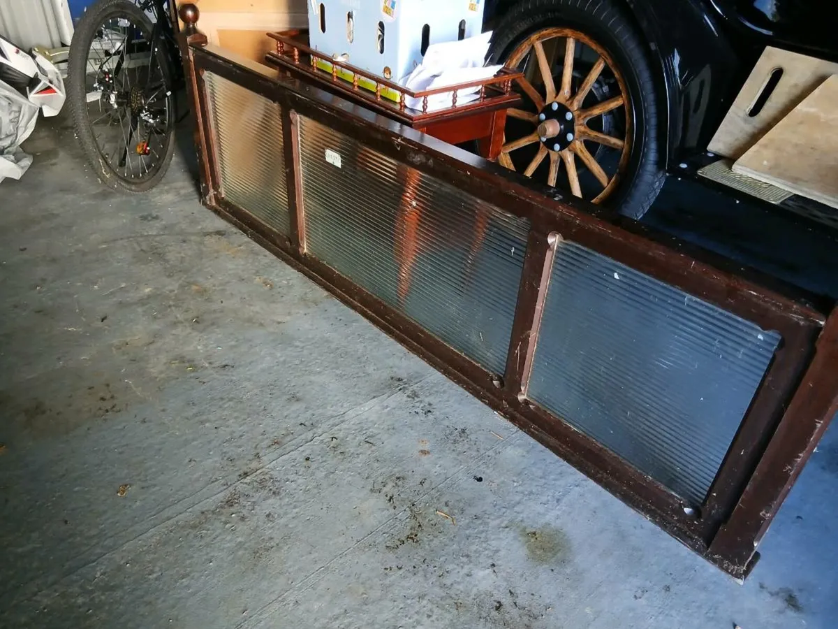 Glass Pub Partition - Image 3