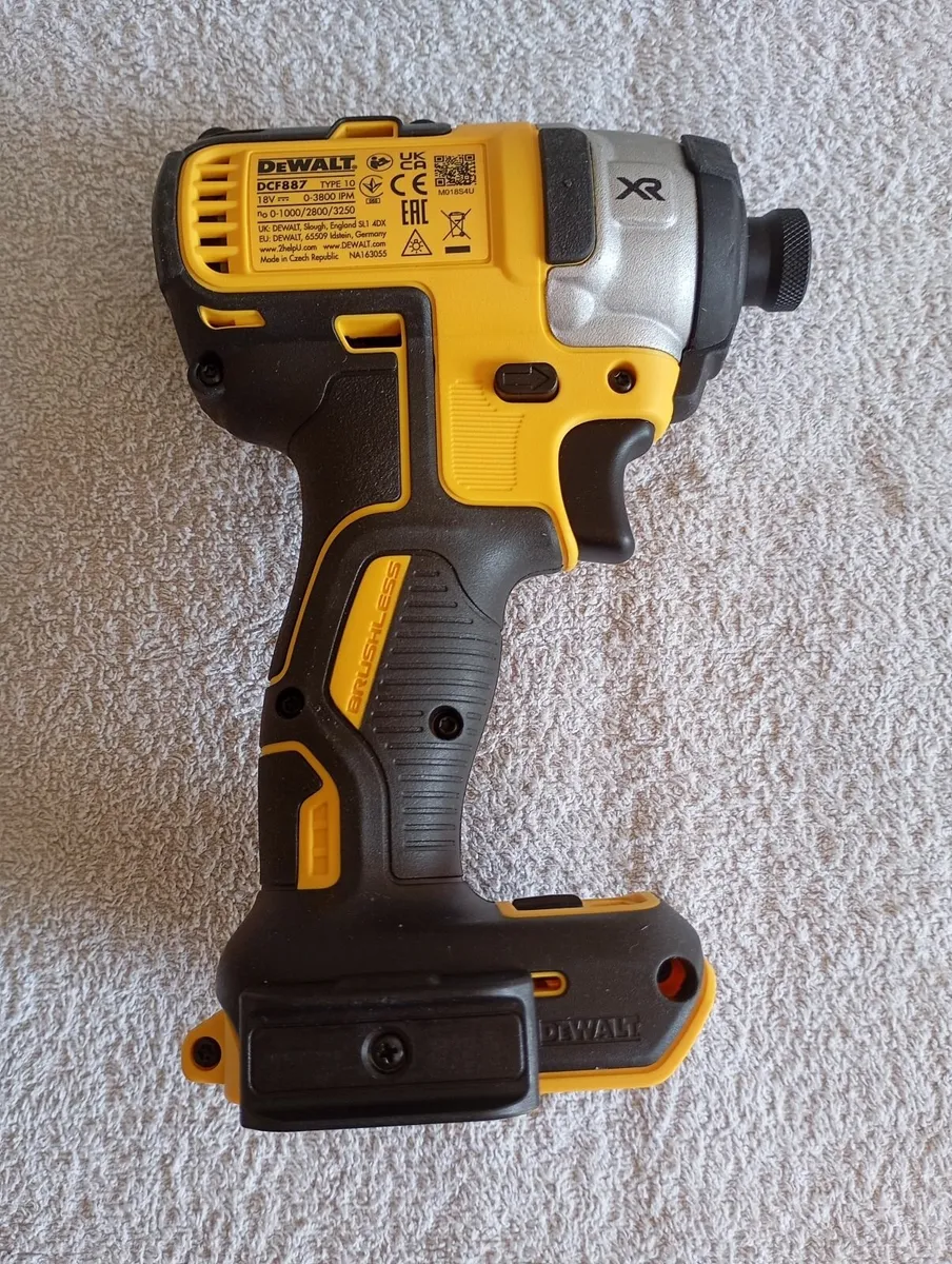 DeWalt DCF887(New) - Image 4