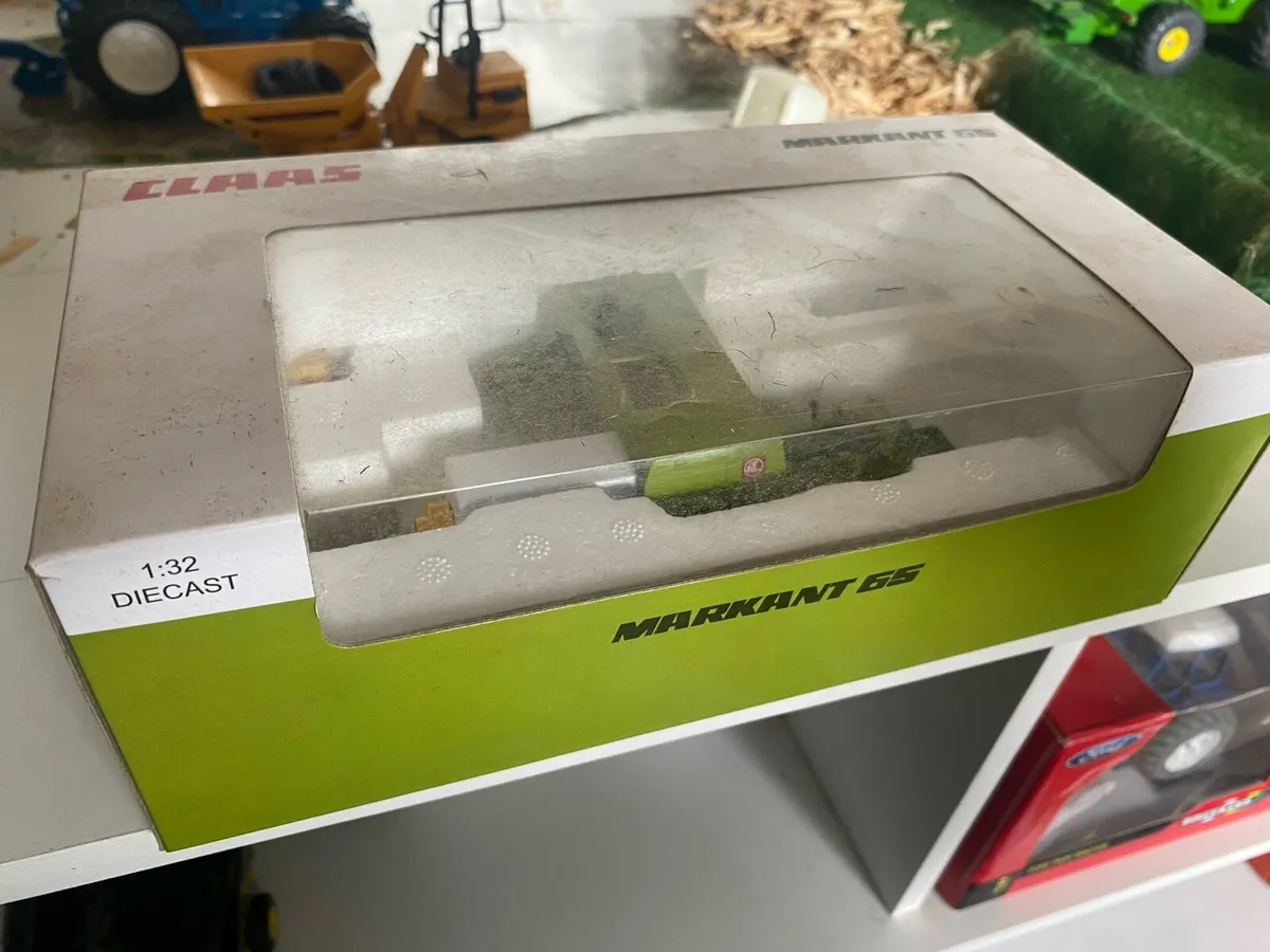 Claas markant 65 1:32 scale baler - Image 1