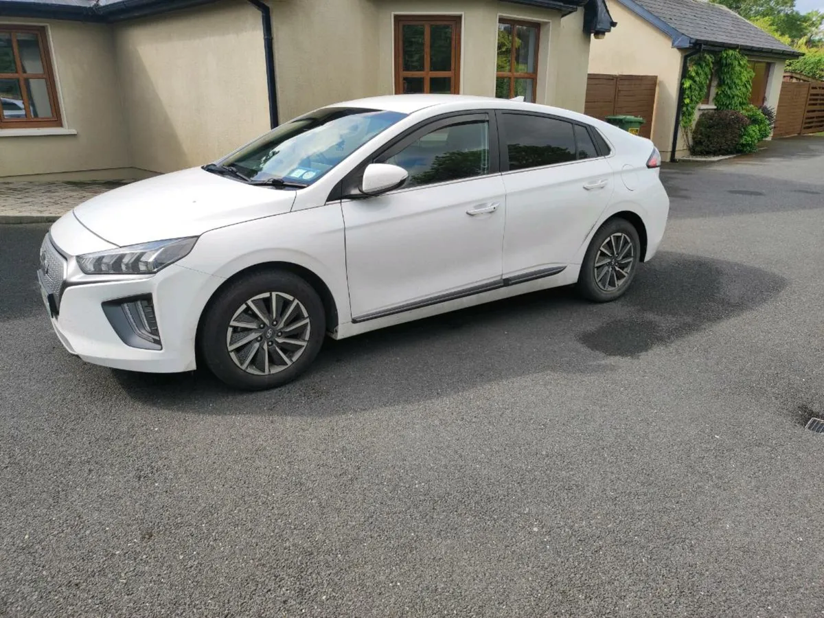 Spotless 222 LOW Km HYUNDAI IONIC 38kw Leather - Image 4