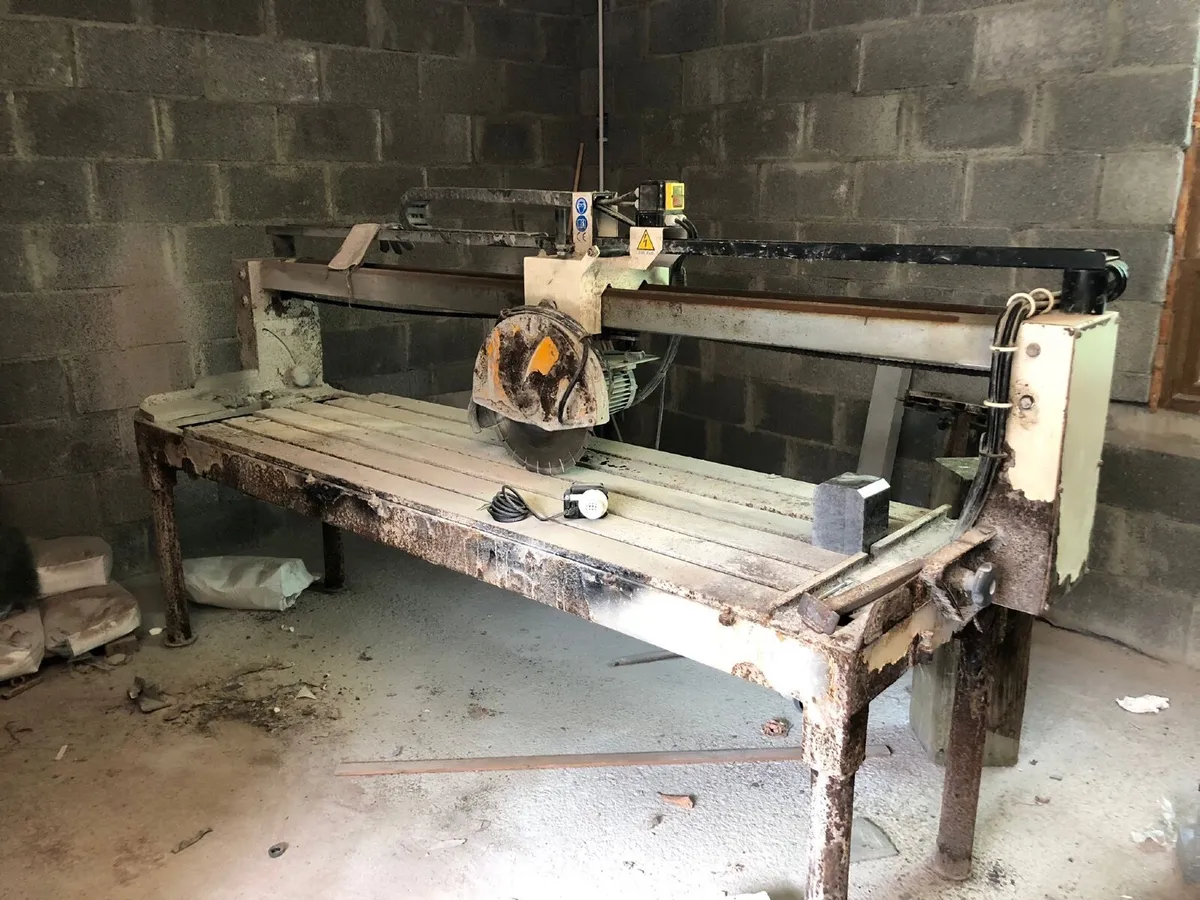 Stone cutting saw - Image 1