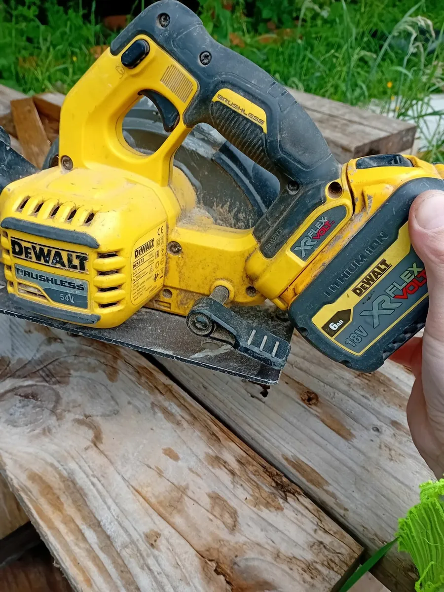Dewalt DCS 575 Cordless saw w 54V Batt  Good saw, - Image 1