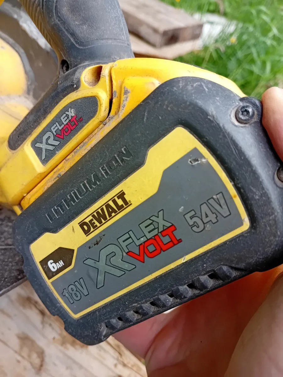 Dewalt DCS 575 Cordless saw w 54V Batt  Good saw, - Image 2