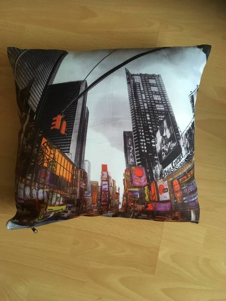 Beautiful City Design Cushion - Image 2