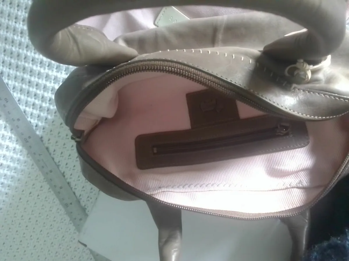 RADLEY BROWN LEATHER HANDBAG AS NEW - Image 4