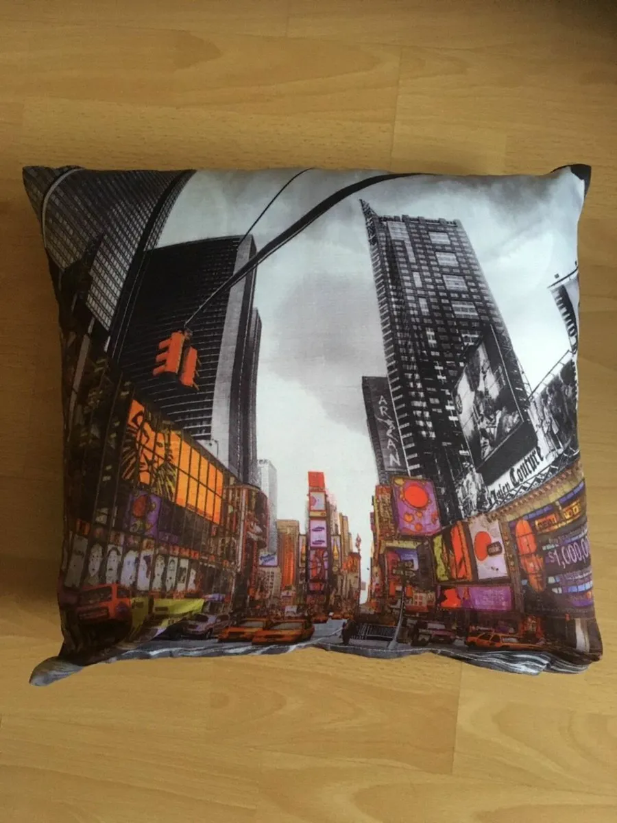 Beautiful City Design Cushion - Image 1