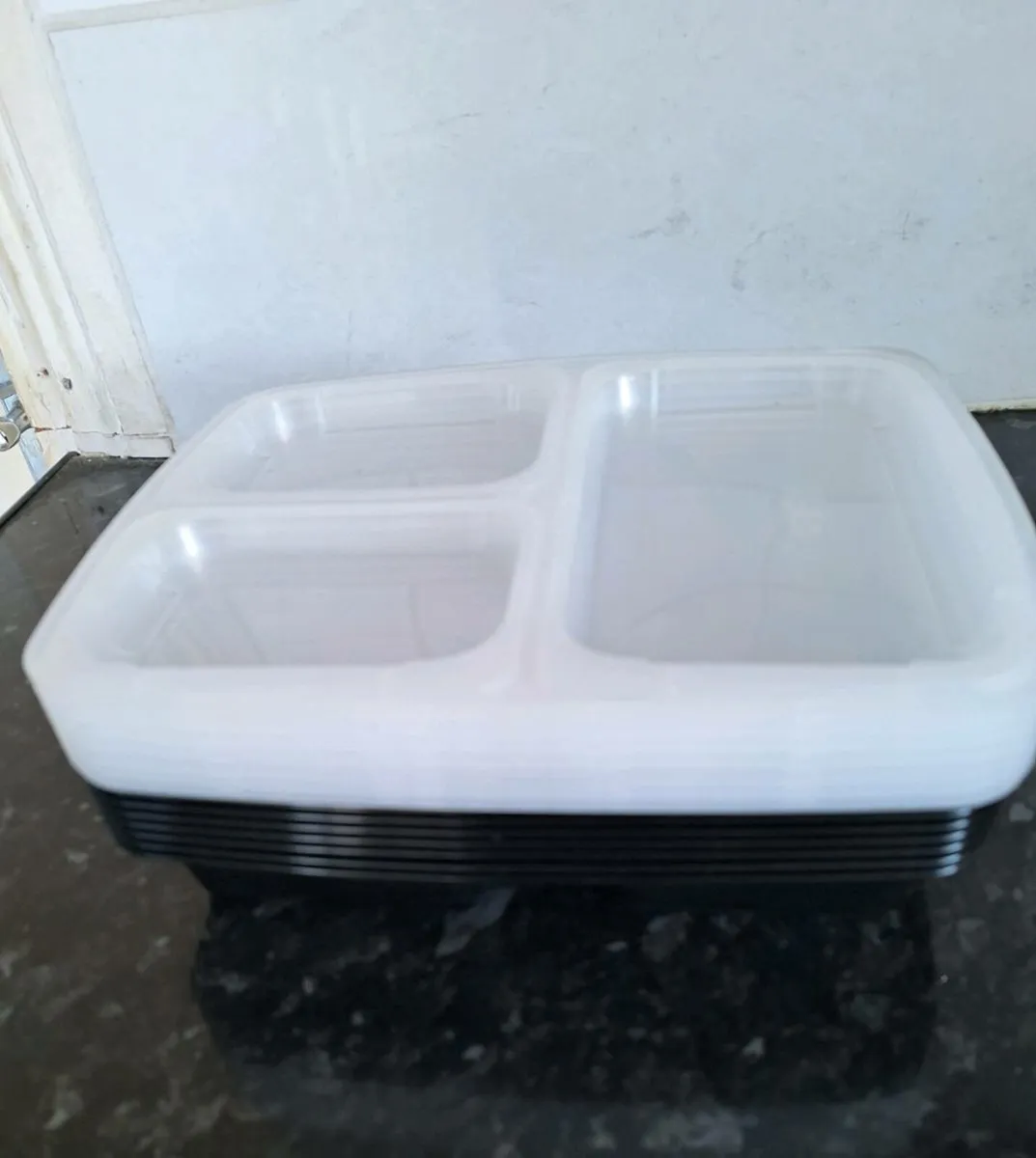 Seven Emerald Living lunch boxes - Image 2