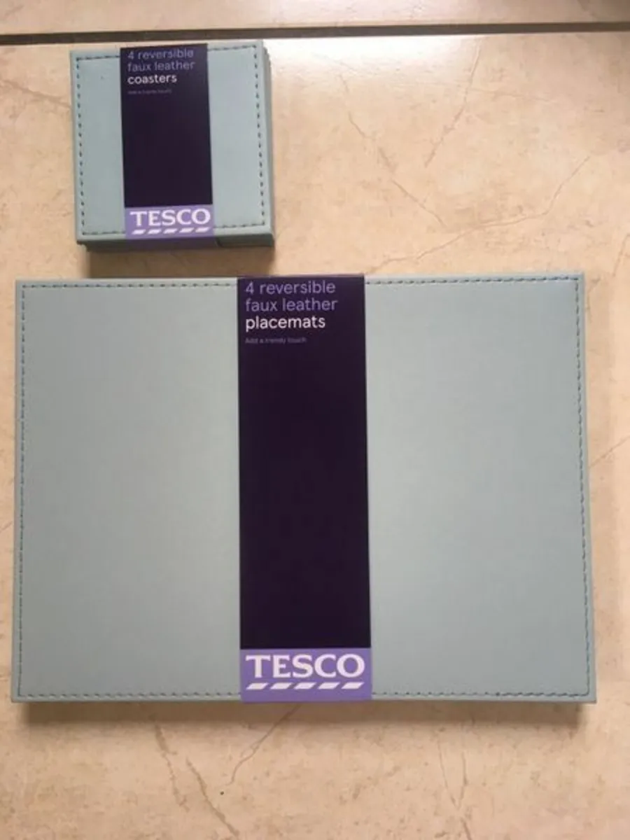 NEW Set of 4 Reversible Placemats & Coasters - Image 1