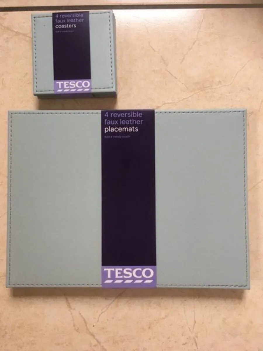 NEW Set of 4 Reversible Placemats & Coasters - Image 2