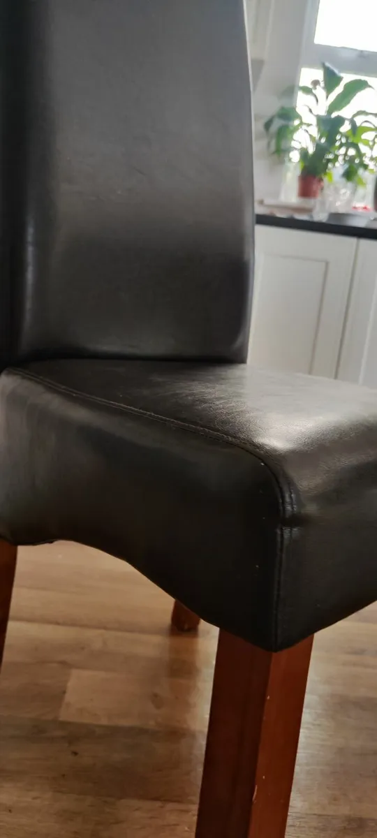 Dining table +5 leather chairs - Image 1