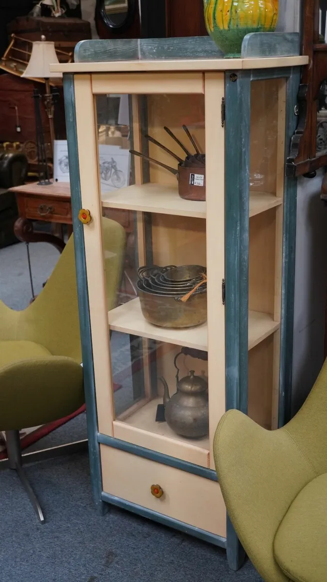 🪟 Display Cabinet with Drawer - Image 2