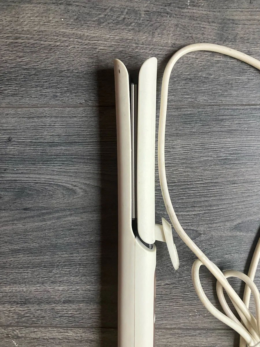 Hair Straightener - Image 1