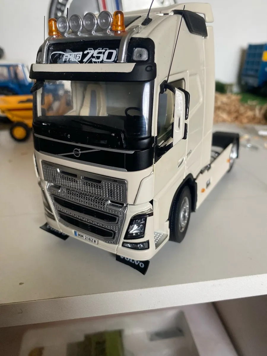 Marge model Volvo 1:32 scale - Image 1