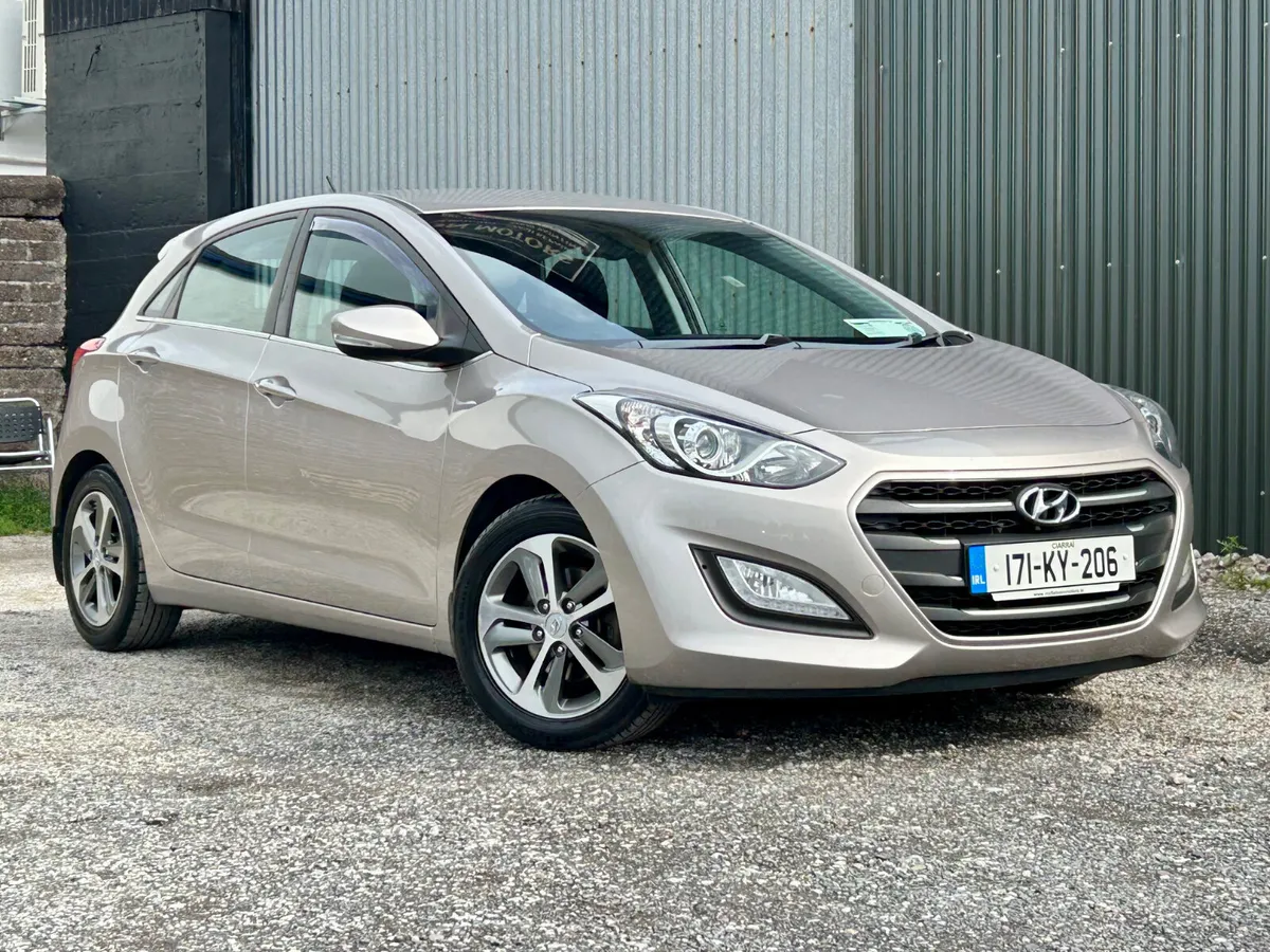 Hyundai i30 2017 one owner car from new - Image 2