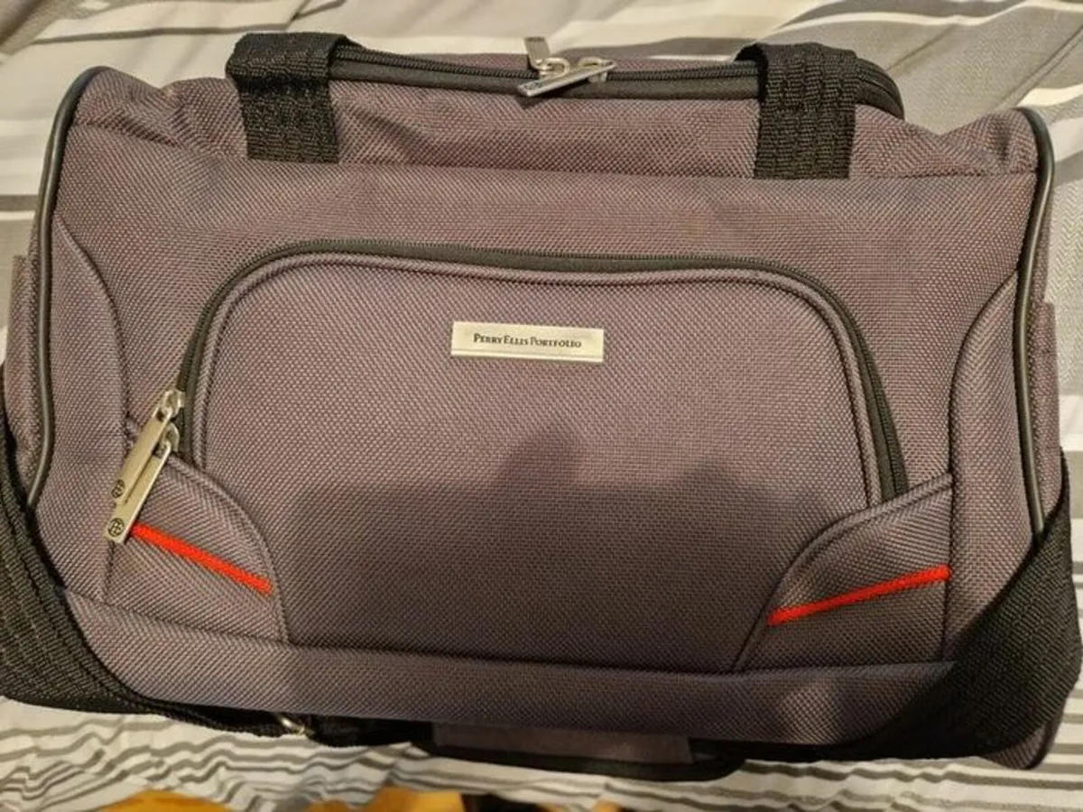 Perry Ellis Duffle Bag Carrier Bag - Image 2