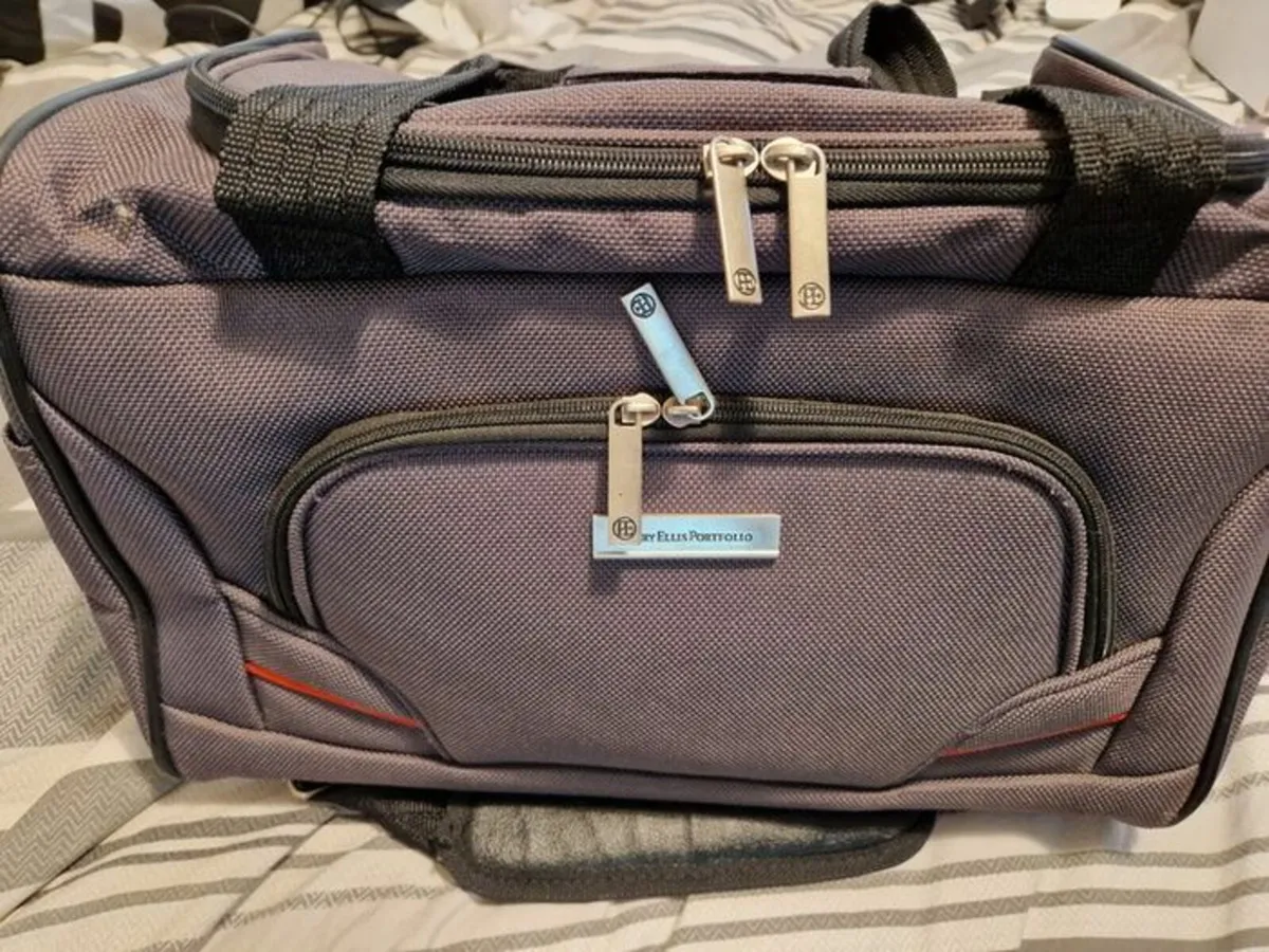 Perry Ellis Duffle Bag Carrier Bag - Image 1