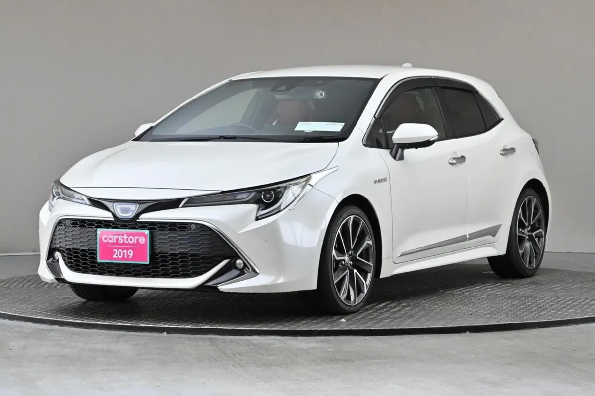 Toyota Corolla 1.8 Hybrid Sport 5DR  2tone Int sp - Image 3