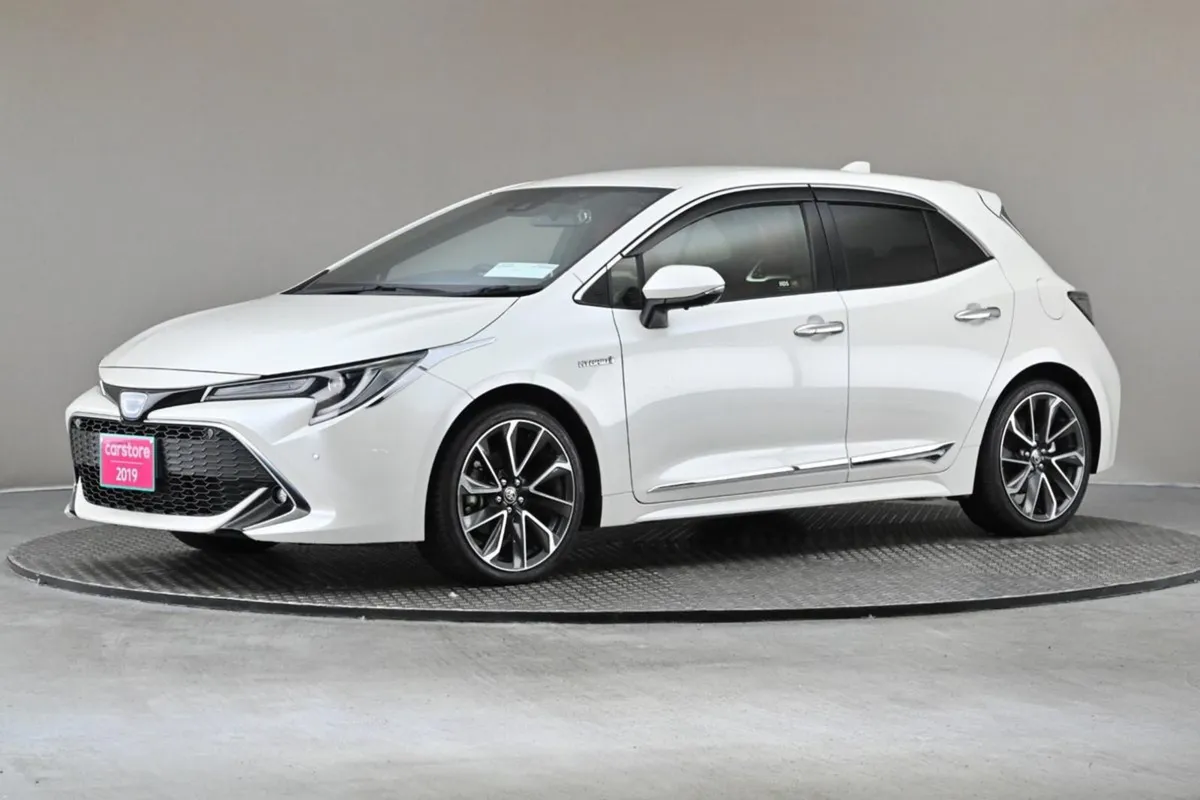 Toyota Corolla 1.8 Hybrid Sport 5DR  2tone Int sp - Image 4