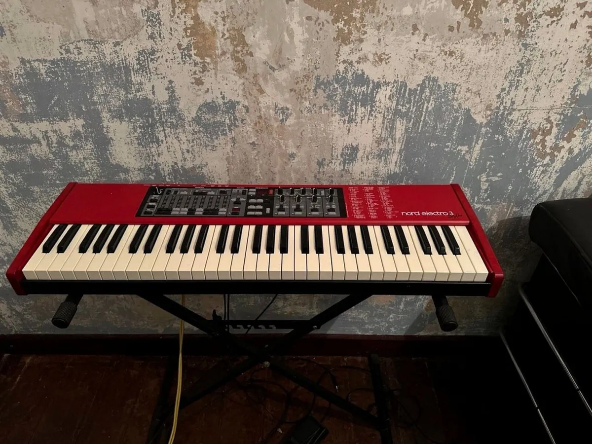 Nord Electro 3 61-Key Keyboard Full Accessories - Image 2