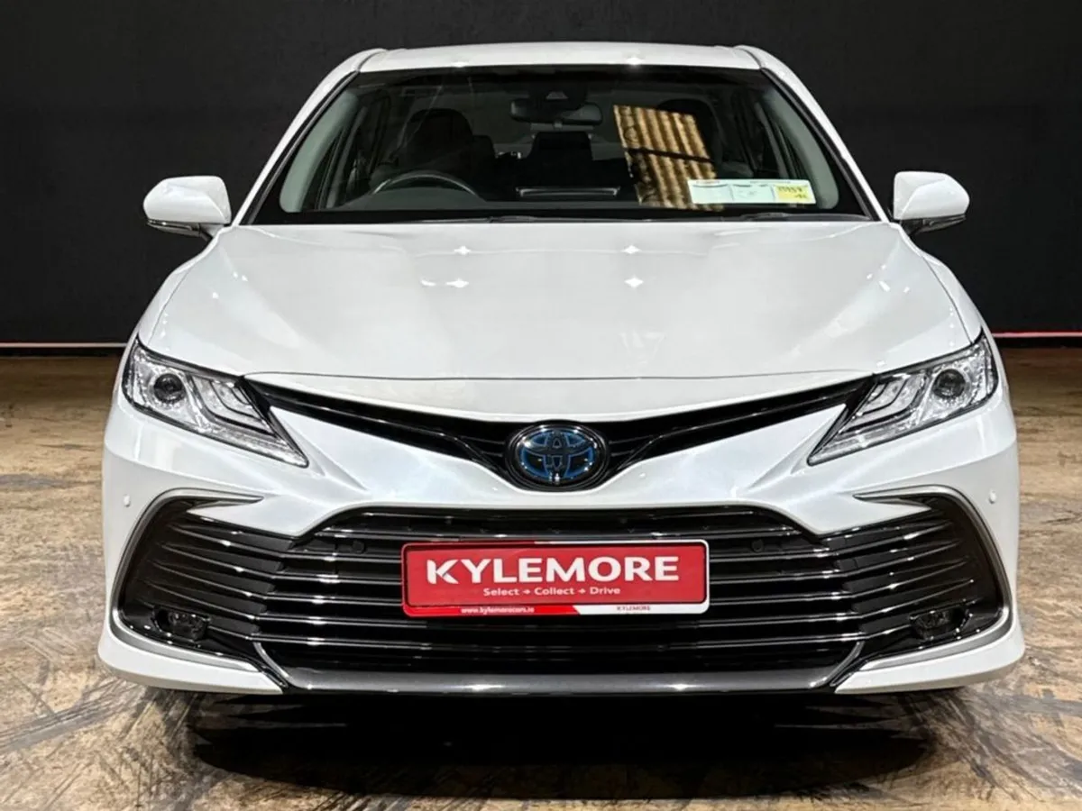 Toyota Camry 2.5 Hybrid Automatic - Reverse Camera - Image 3