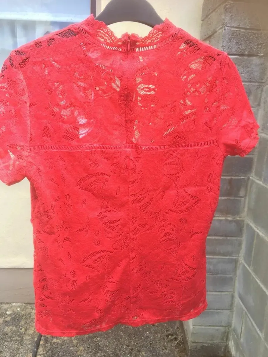 Brand New Ladies Lined Lace Top from Villa, Medium - Image 2
