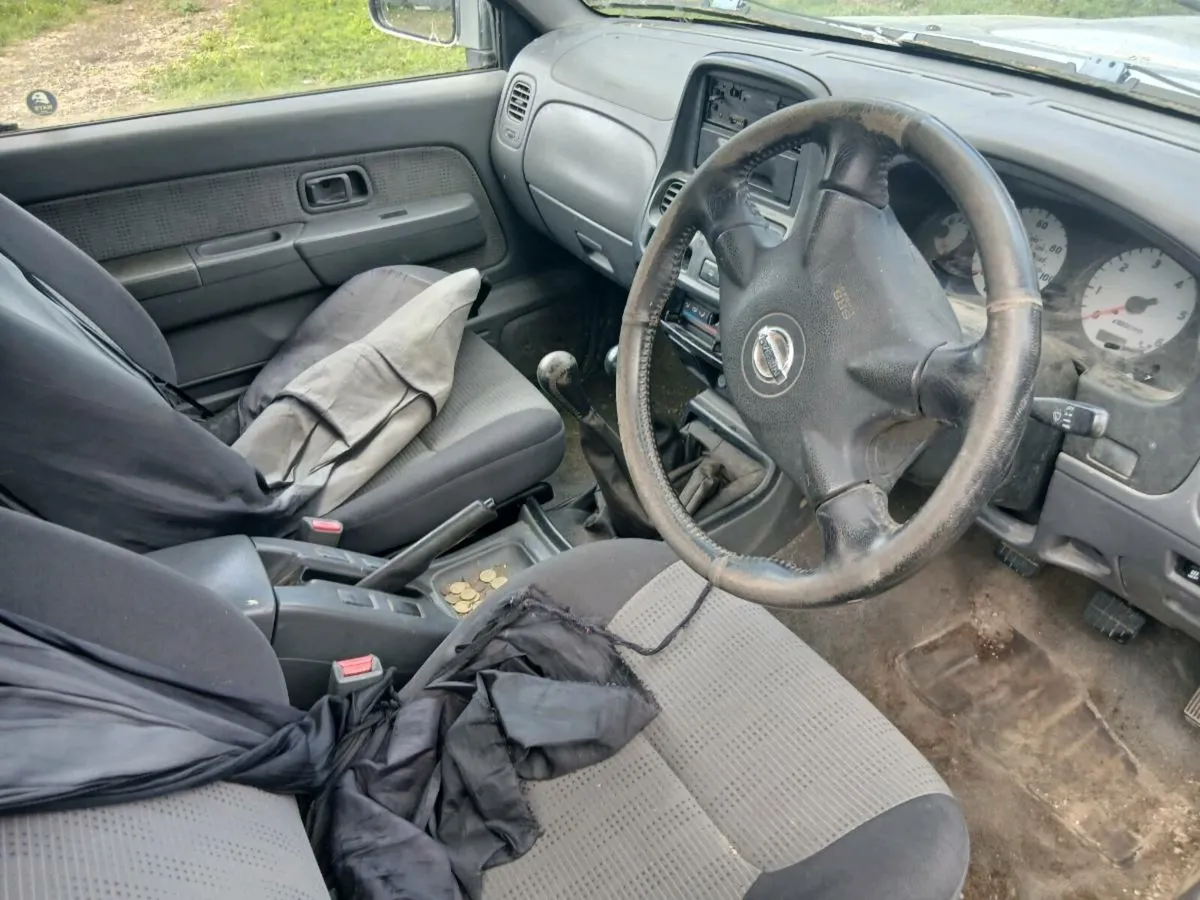 Nissan navra 2.5 diesel 4x4 70000mile low miles - Image 3