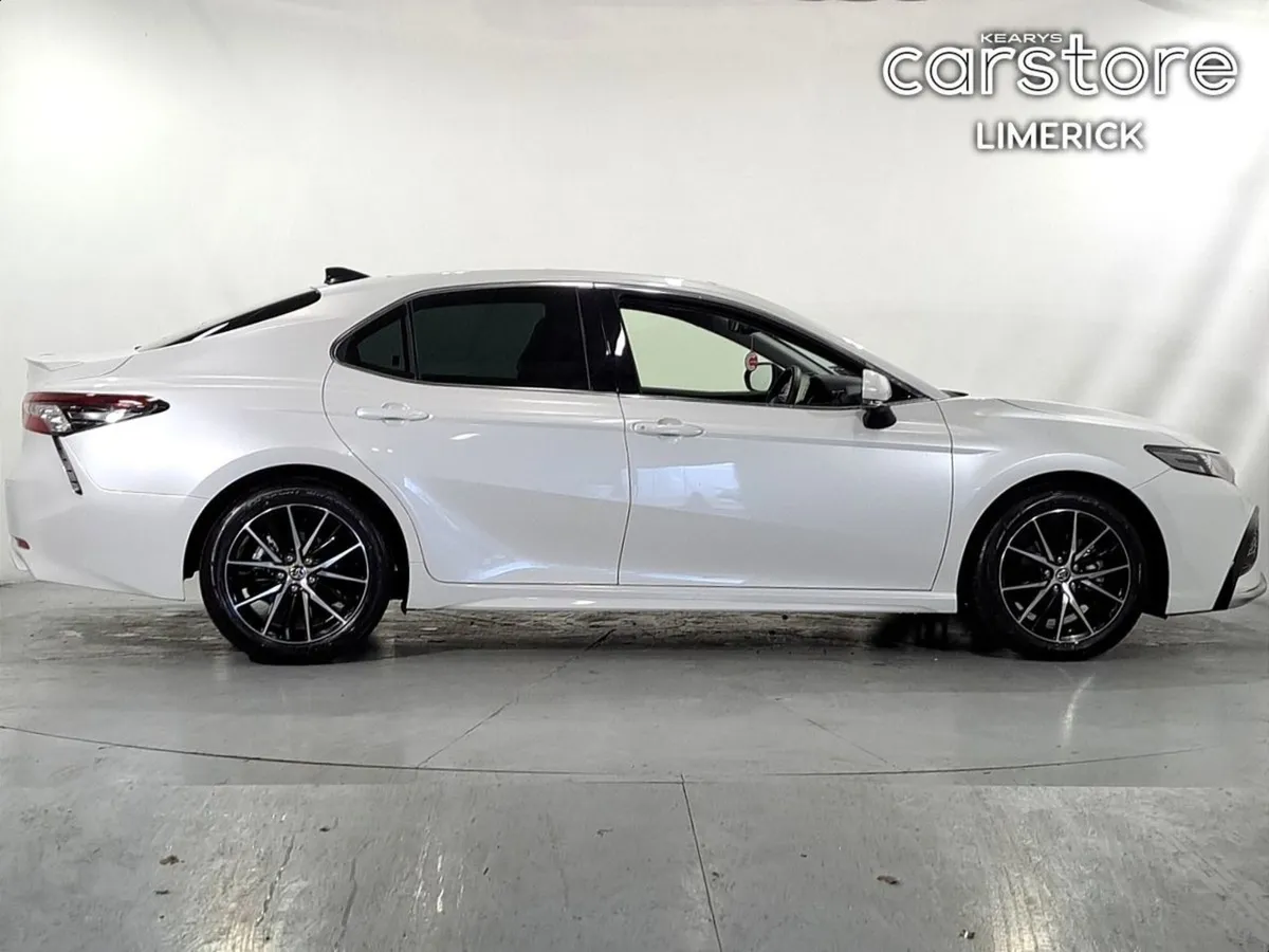 Toyota Camry 2.5 PET HYB Auto - Image 2