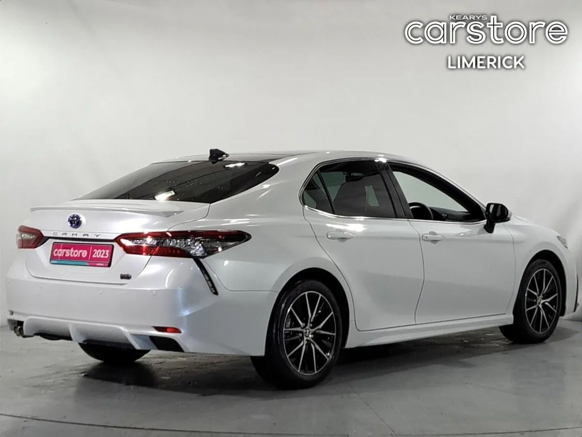 Toyota Camry 2.5 PET HYB Auto - Image 3