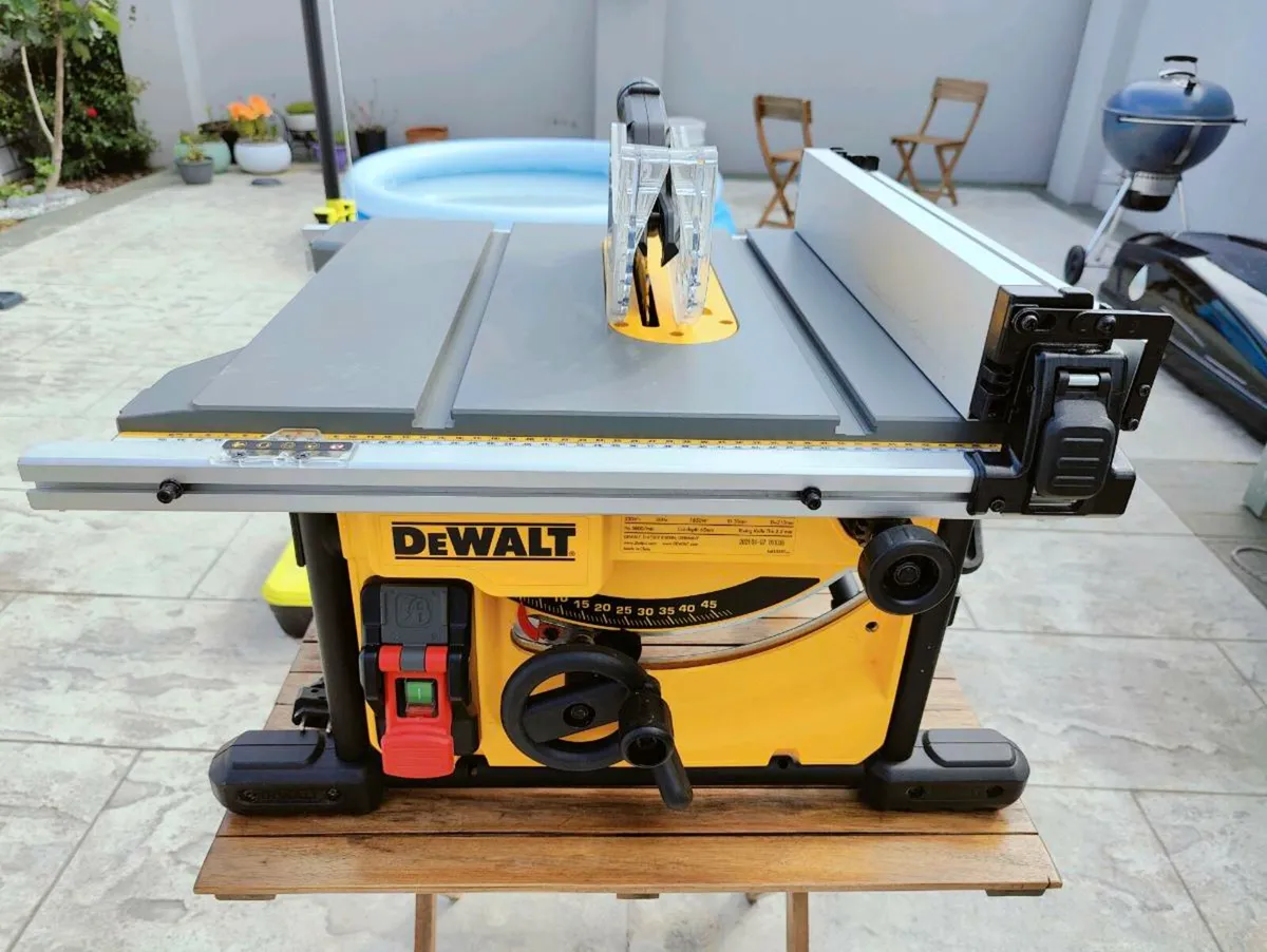 DeWalt Table Saw DWE7485-QS - Image 1