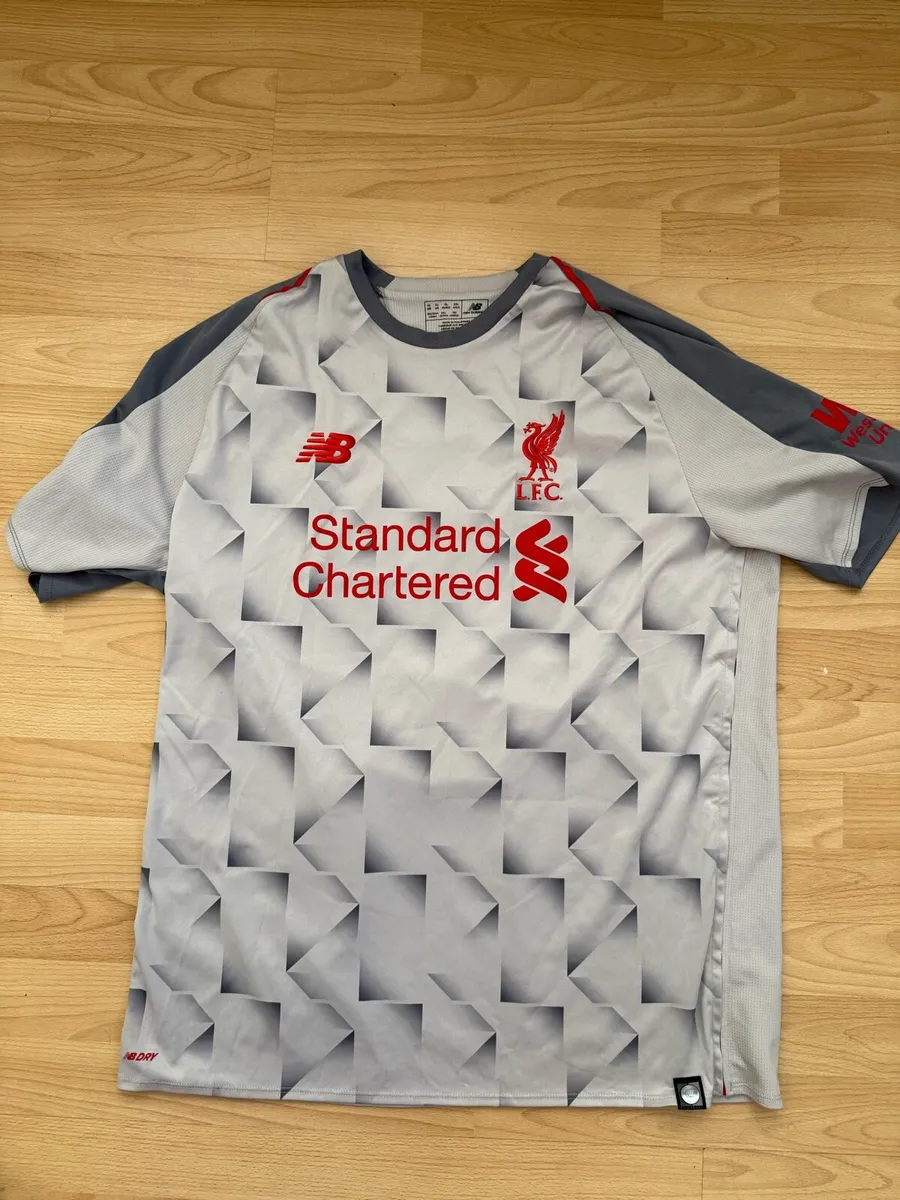Men’s Liverpool football jersey size xl 2018-2019 - Image 1