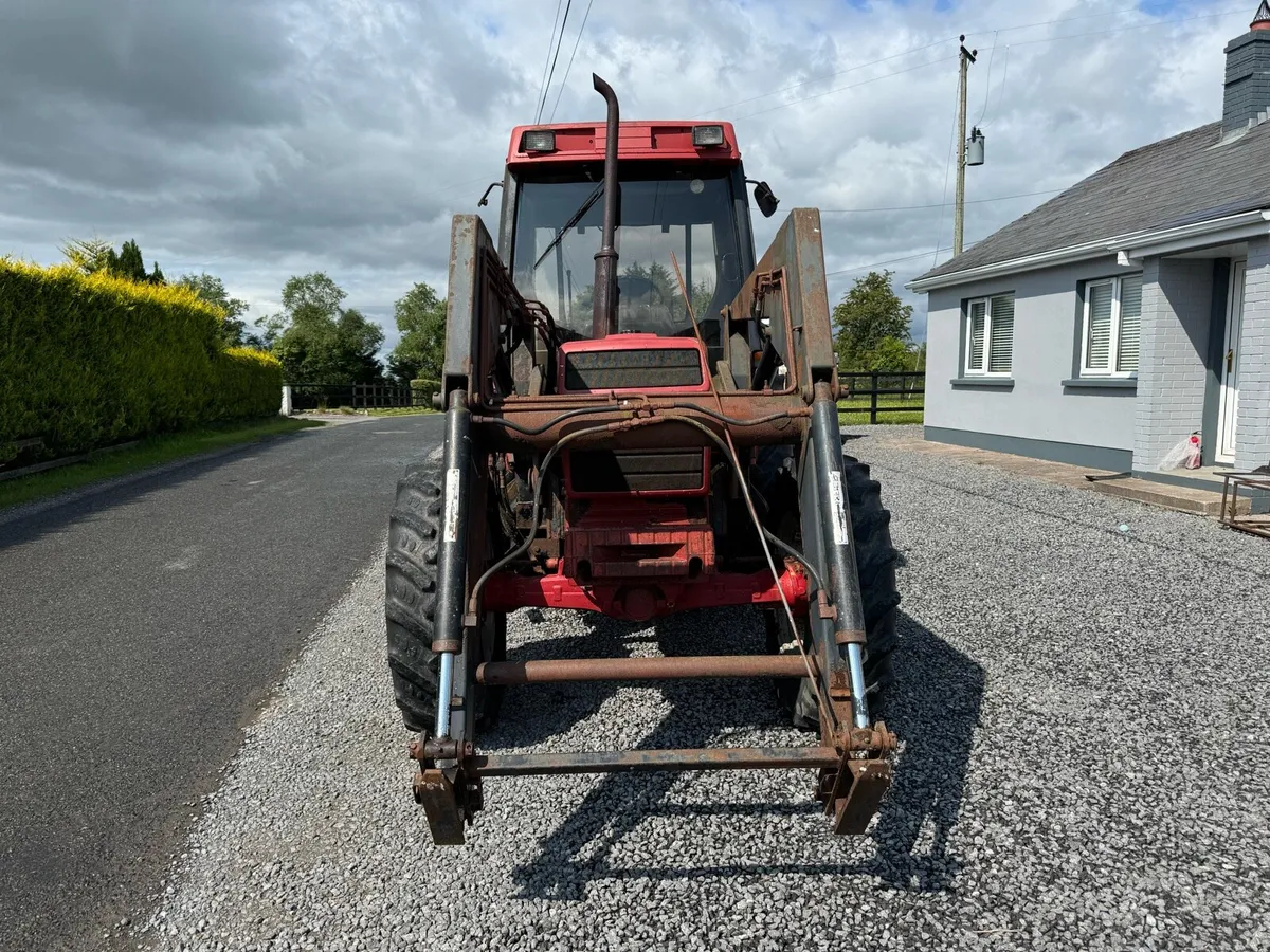 Case international 895 xl 4wd & loader - Image 2