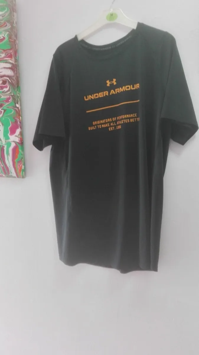 Black T shirt - Image 1
