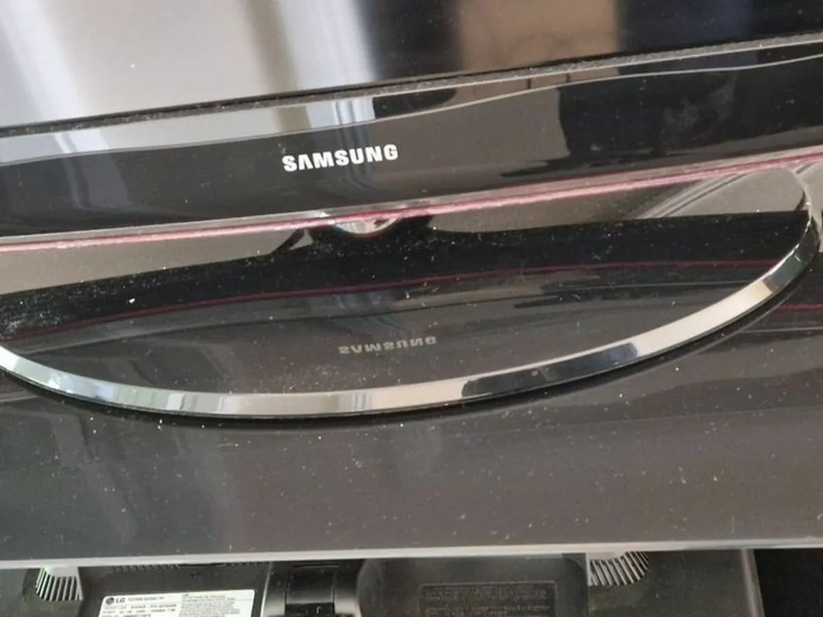 Samsung LE32B450C4W 32 inch TV, Not Smart - Image 4